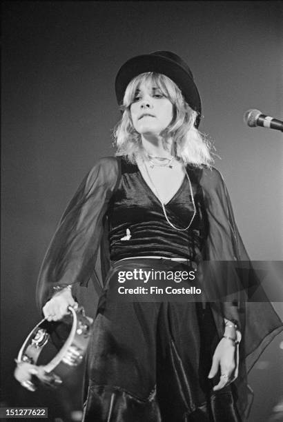 99 Stevie Nicks 1975 Photos & High Res Pictures - Getty Images