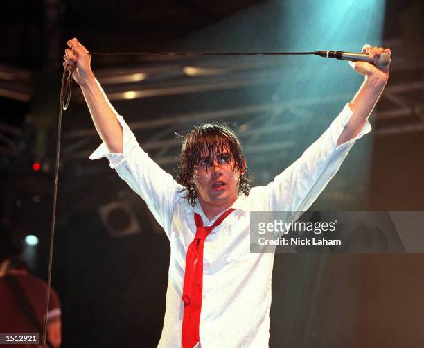 Grinspoon performs November 25, 2000 during the Heatwave 2000 concert at the NorthPower Stadium in Sydney, Australia.
