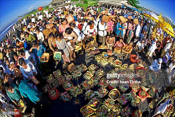 melasti ceremony - melasti ceremony in indonesia stock pictures, royalty-free photos & images