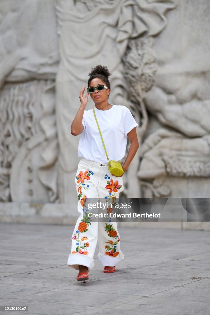 Street Style - Paris Fashion Week - Haute Couture Fall/Winter 2023/2024 - Day One