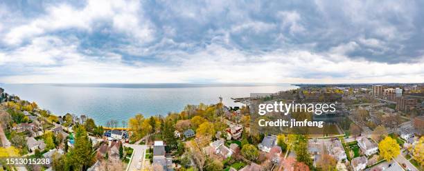 aerial lakeside park and lake ontario, oakville, canada - oakville ontario stockfoto's en -beelden