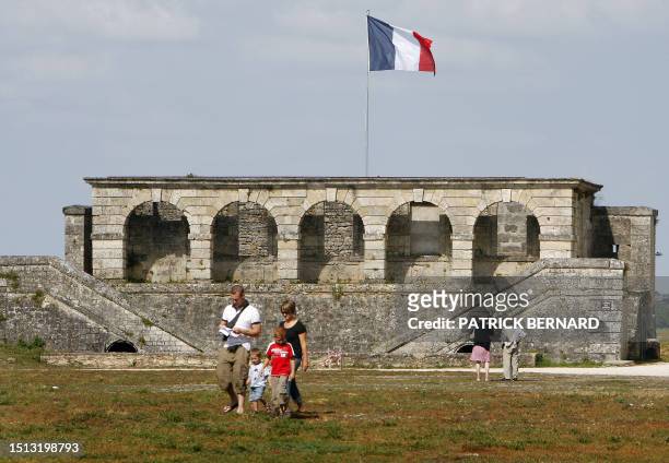 Tourists visit on July 11, 2008 the fort of Cussac-Fort-Medoc, western France, which was built by the 17th-century engineer Sebastien Le Prestre de...