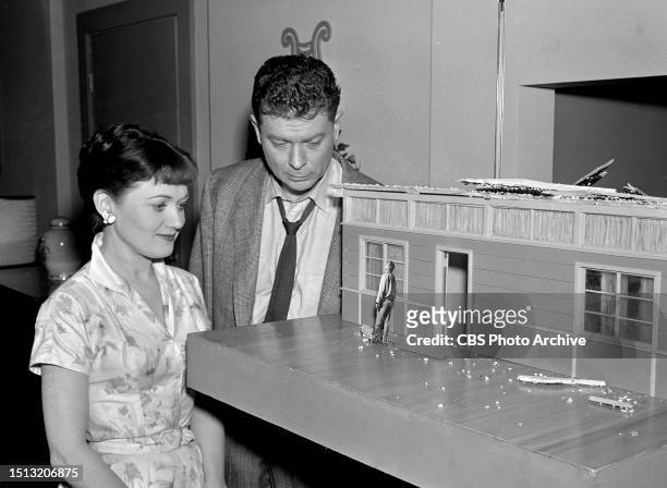 World of Giants. A CBS television sci-fi spy drama. Left to right, Marcia Henderson ; Arthur Franz and Marshall Thompson , a miniaturized federal...