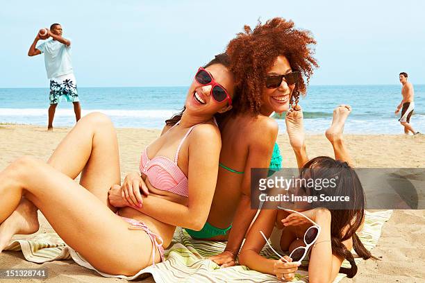 young women sitting on beach - day of the dead in los angeles stockfoto's en -beelden