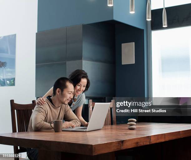 japanese couple man using laptop at table - venice couple foto e immagini stock