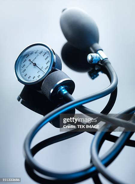blood pressure gauge - instrumento para diagnóstico imagens e fotografias de stock