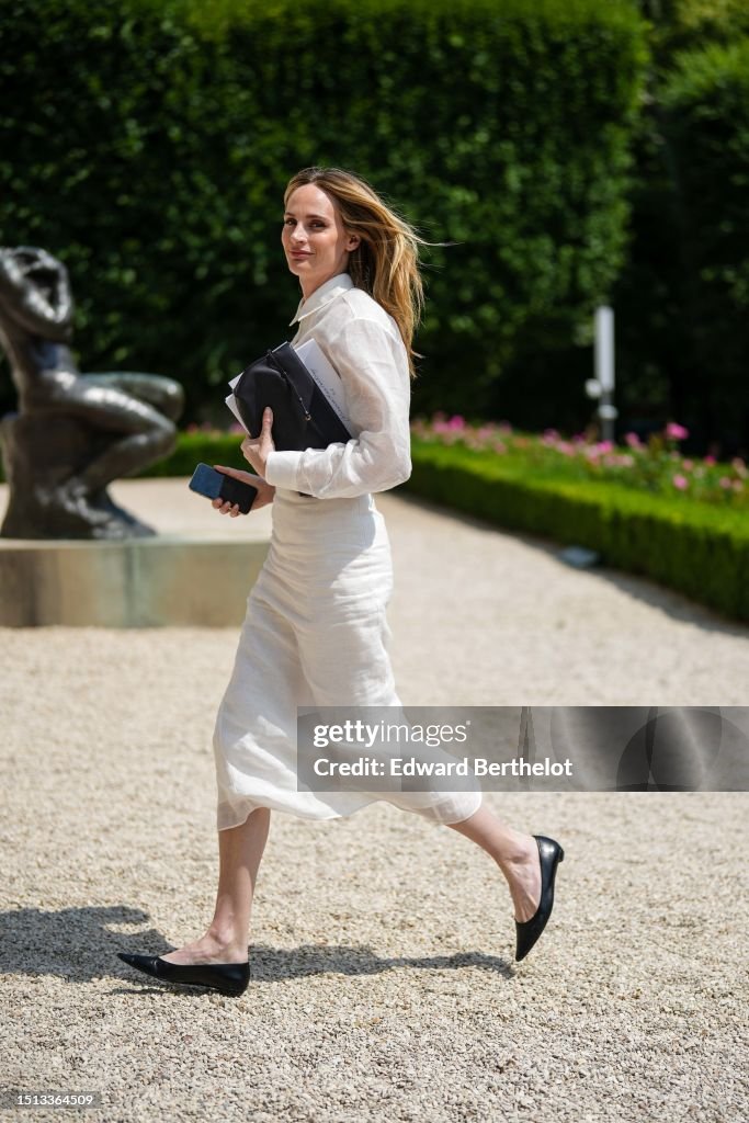 Street Style - Paris Fashion Week - Haute Couture Fall/Winter 2023/2024 - Day One