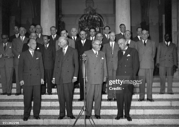 Family photo of the second ministry of the president of the Council Robert Schuman formed on September 5, 1948 and fallen on September 7, 1948. 1st...