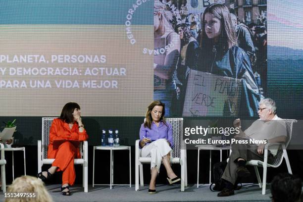 The first vice president of the Senate and president of the PSOE, Cristina Narbona; the deputy secretary of studies of the PP, Carmen Navarro, and...