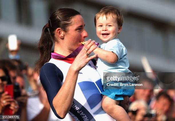 Sarah Storey of Great Britain celebrates with her nephew Gethin Crayford after winning the Women's C4-5 Individual Road Race on day 8 of the London...