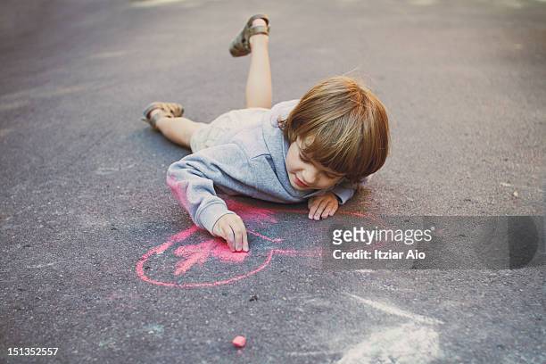 small girl drawing - chalk heart stock pictures, royalty-free photos & images