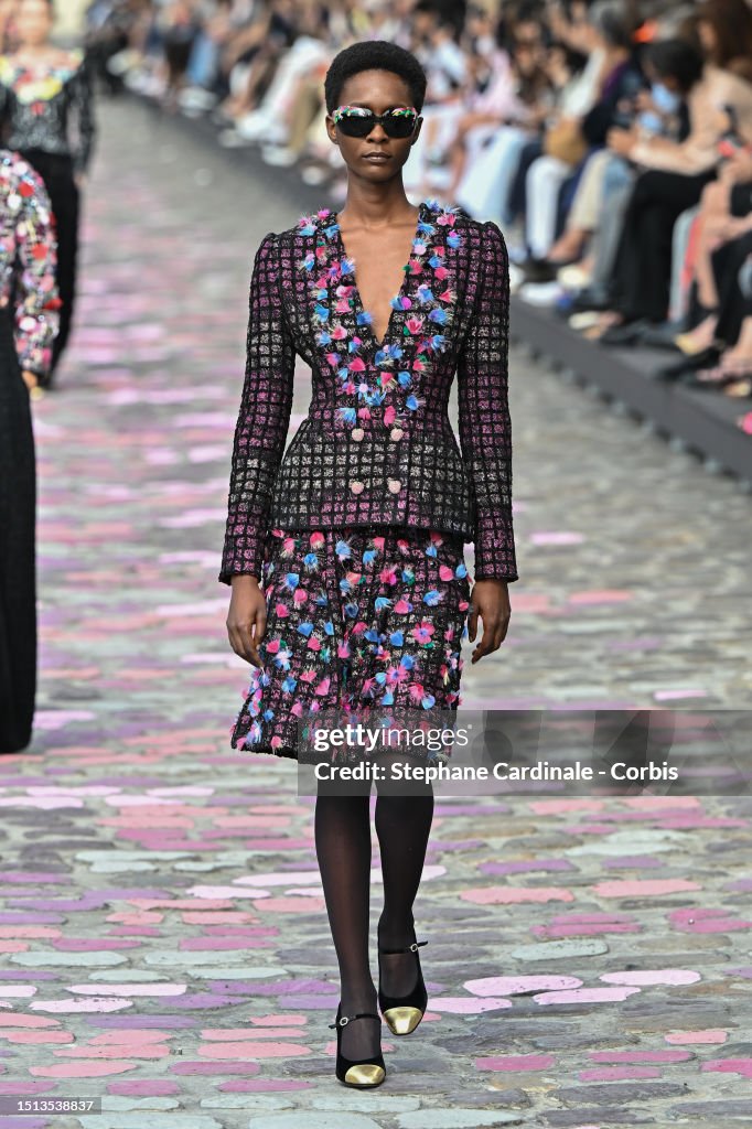 A model walks the runway during the Chanel Haute Couture Fall/Winter  News Photo - Getty Images