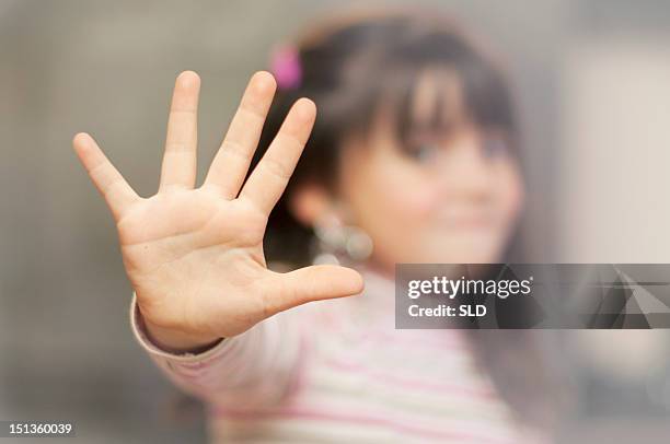 5 birthdays - niño cuatro años fotografías e imágenes de stock