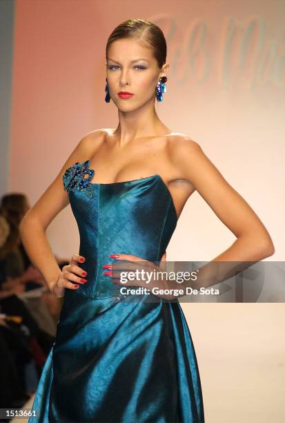 Models Us 2001 39,883 Fashion Week 2001 Stock Photos, High-Res Pictures, and Images ...