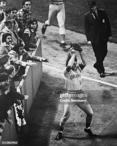 Pete Rose with the Cincinnati Reds during the World Series catches hit by Dwight Evans of the Red Fox in the 2nd inning, United States, 22nd October...