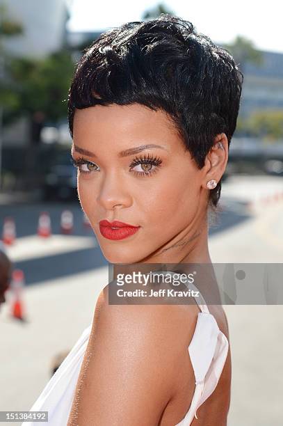 Singer Rihanna arrives at the 2012 MTV Video Music Awards at Staples Center on September 6, 2012 in Los Angeles, California.