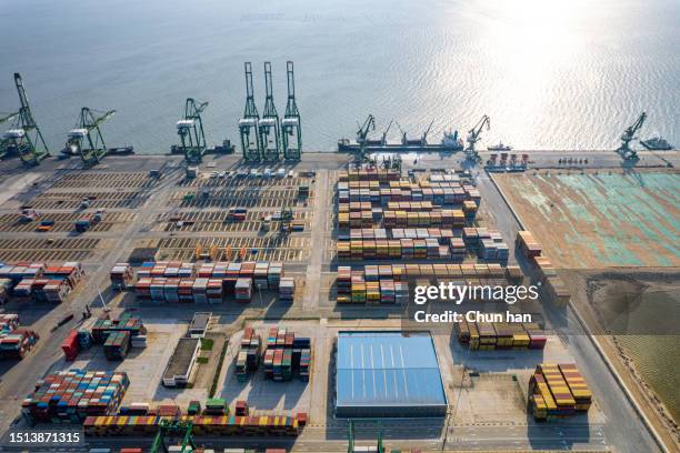 stacking of various containers at the freight terminal - 商務 stockfoto's en -beelden