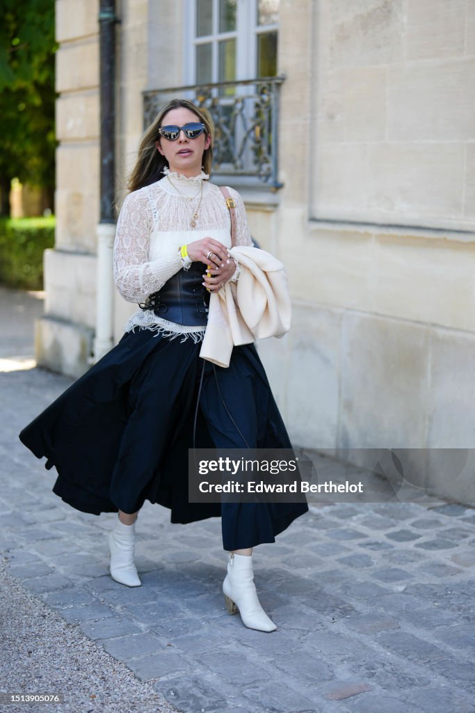 Street Style - Paris Fashion Week - Haute Couture Fall/Winter 2023/2024 - Day One