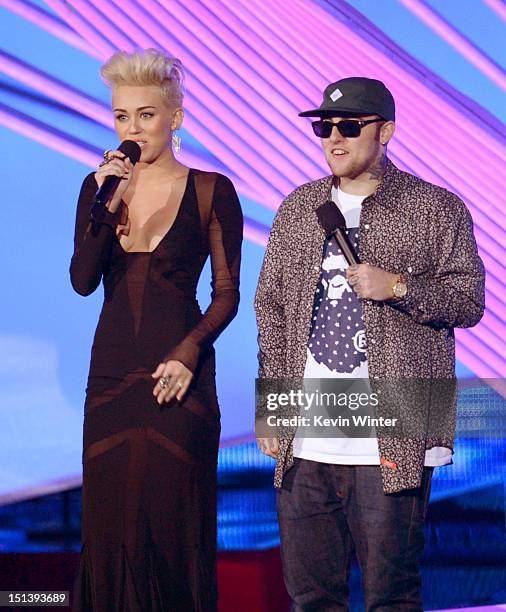 Miley Cyrus Rapper 2,286 Mac (Rapper) Stock Photos, High-Res Pictures, and Images - Getty ...
