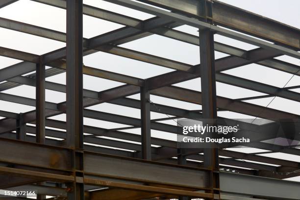 structural steel building frame - trave foto e immagini stock