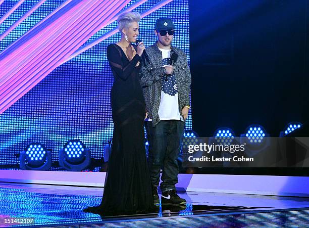 Miley Cyrus Rapper 650 Rappers Mac Miller Stock Photos, High-Res Pictures, and Images ...