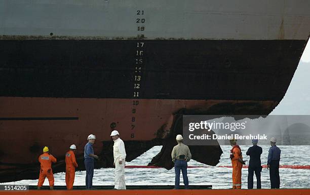 HMS Nottingham is lifted in Sydney, Fotografia de notícias
