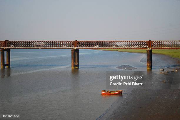 boat in narmada river - priti bhatt stock-fotos und bilder