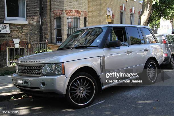 Range Rover Celebrity Photos and Premium High Res Pictures - Getty Images