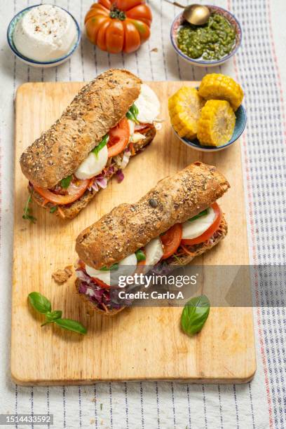wholemeal sandwich tomato mozzarella - appetizers imagens e fotografias de stock