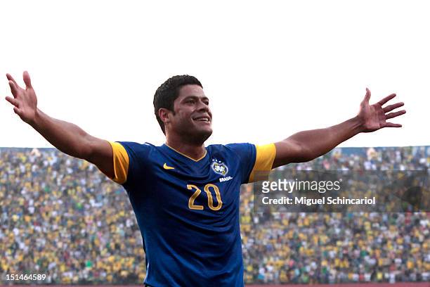 Hulk of Brazil celebrates a scored goal during a FIFA friendly match between Brazil and South Africa at Estadio Morumbí on September 07, 2012 in Sao...