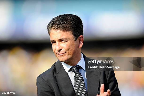 Former player and 1994 World Cup champion Bebeto of Brazil claps during an international friendly match between Brazil and South Africa at Morumbí...