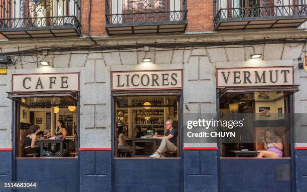 malasaña by madrid - restaurant front of house stock pictures, royalty-free photos & images