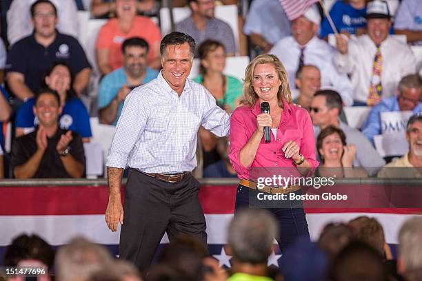 Mitt Romney Rally 78 Holman Stadium (Nashua) Photos & High Res Pictures - Getty Images