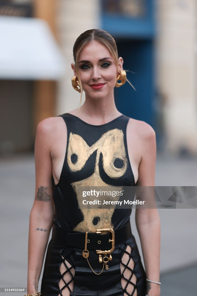 Street Style - Paris Fashion Week - Haute Couture Fall/Winter 2023/2024 - Day One