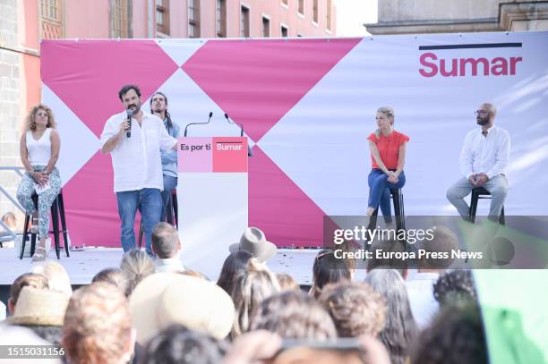 Sumar candidate Melania Gonzalez, writer Roy Galan, the head of list for the Santa Cruz de Tenerife constituency, Alberto Rodriguez, the second...