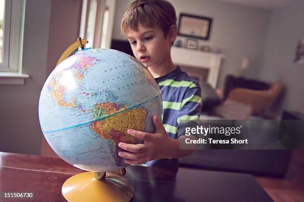 globe - children of the world imagens e fotografias de stock