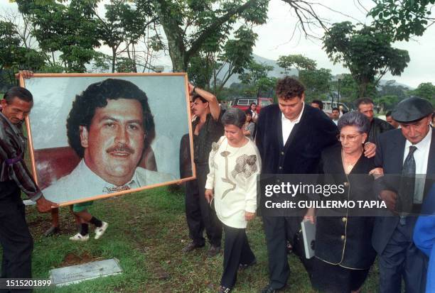 Hermilda de Escobar , mother of Medellin drug cartel kingpin Pablo Escobar walks with friends and relatives 02 December 1994 to Escobar's tomb to...