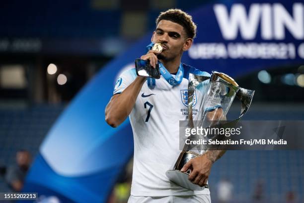 Morgan Gibbs-White of England celebrate with trophy during the UEFA Under-21 Euro 2023 final match between England and Spain on July 8, 2023 on...