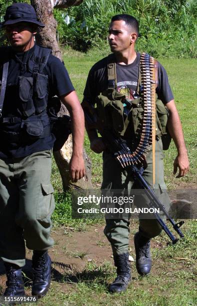 Security forces are positioned at the borders of Biroquera, Pananama in order to protect civilians from guerilla warfare 25 november 2001. Efectivos...