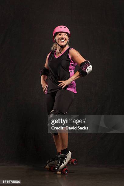 woman smiling in skates portrait - roller derby foto e immagini stock