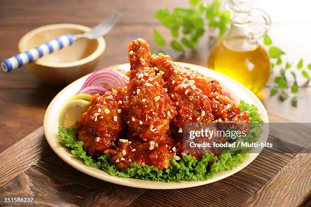 fried chicken with chilli sauce - korean fried chicken stock pictures, royalty-free photos & images