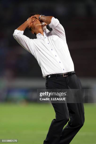 Head coach Hiroshi Jofuku of Ventforet Kofu reacts during the J.League J1 match between Ventforet Kofu and Cerezo Osaka at Yamanashi Chuo Bank...