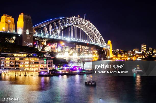 sydney harbour bridge and waterfront, illuminated at night - southern hemisphere fotografías e imágenes de stock