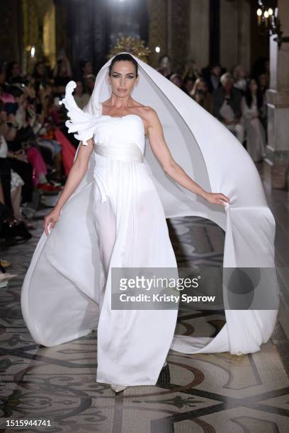 Spanish model Nieves Álvarez walks the runway during the Stéphane Rolland Haute Couture Fall/Winter 2023/2024 show as part of Paris Fashion Week at...