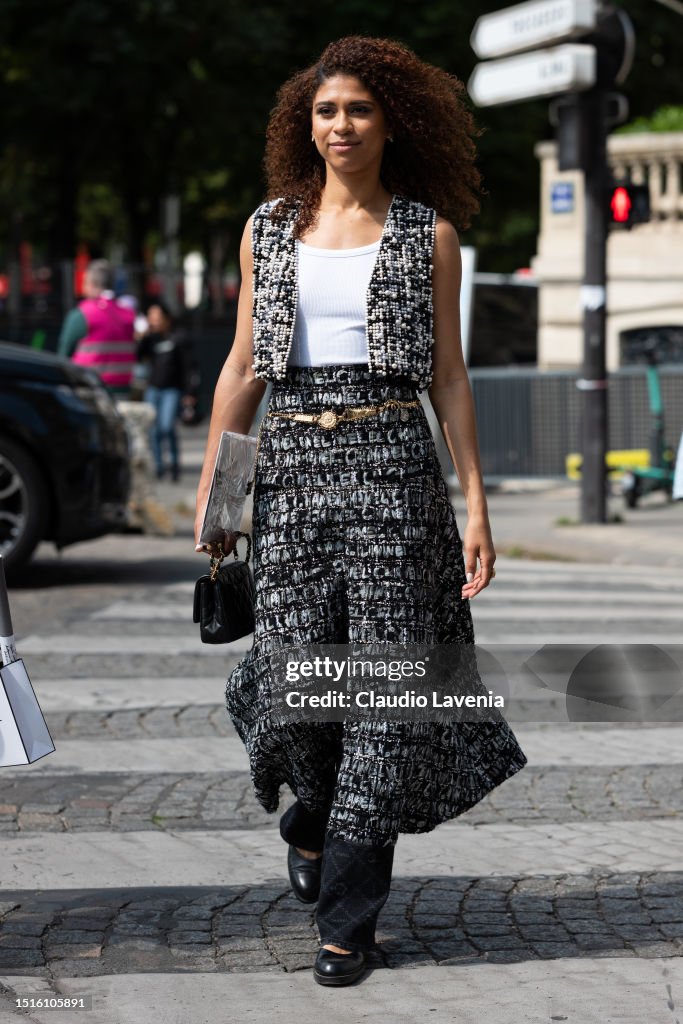 Street Style - Paris Fashion Week - Haute Couture Fall/Winter 2023/2024 - Day Two