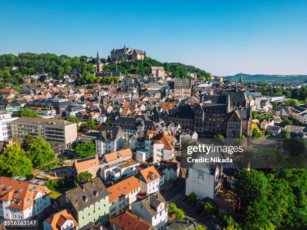 altstadt von marburg, deutschland - marburg stock-fotos und bilder