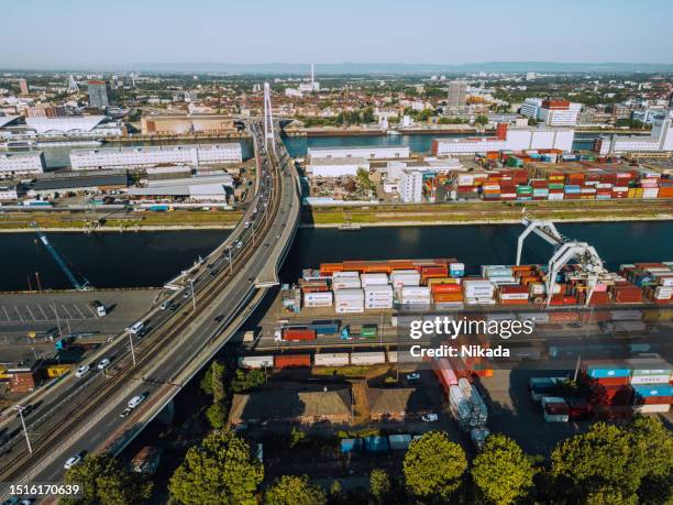 industry with cargo containers rhine-neckar metropolitan region,  germany - ludwigshafen stockfoto's en -beelden