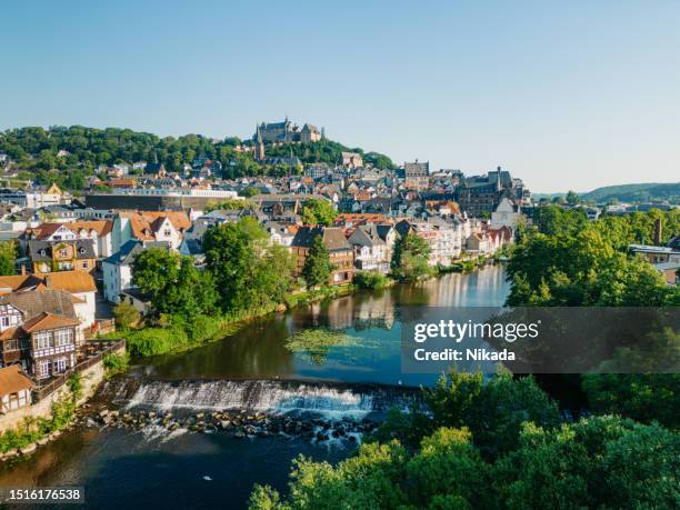bella vista aerea estiva di marburg, germania - marburg foto e immagini stock