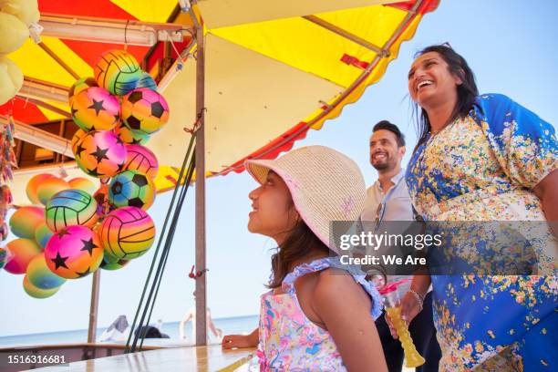 family at funfair - receiving award stock pictures, royalty-free photos & images