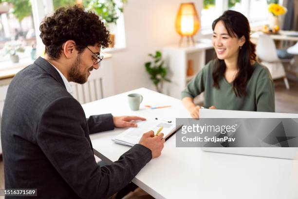 male candidate signing the contract, during a meeting with a female recruiter japanese ethnicity - recruiter 個照片及圖片檔